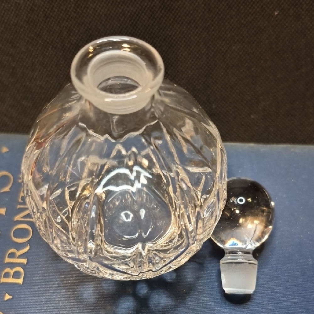 Elegant Vintage RCR Clear Crystal Perfume Bottle - Picture 2 of 6